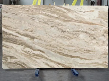 تصویر 1 از سنگ تراورتن حاجی آباد گزینه‌ ای کاربردی برای دیوار و فضا های عمومی